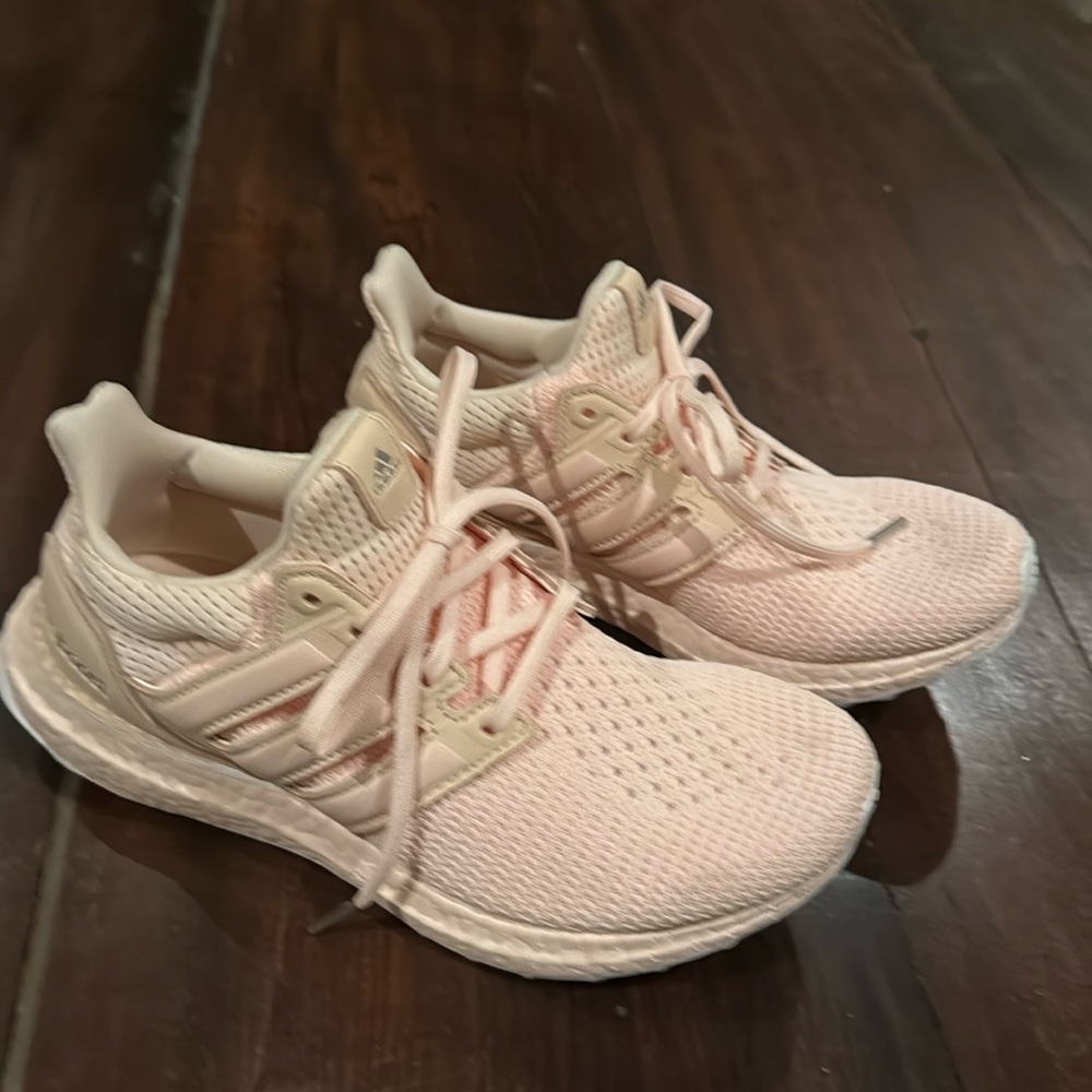 Women’s Adidas Ultra Boost SZ 6.5